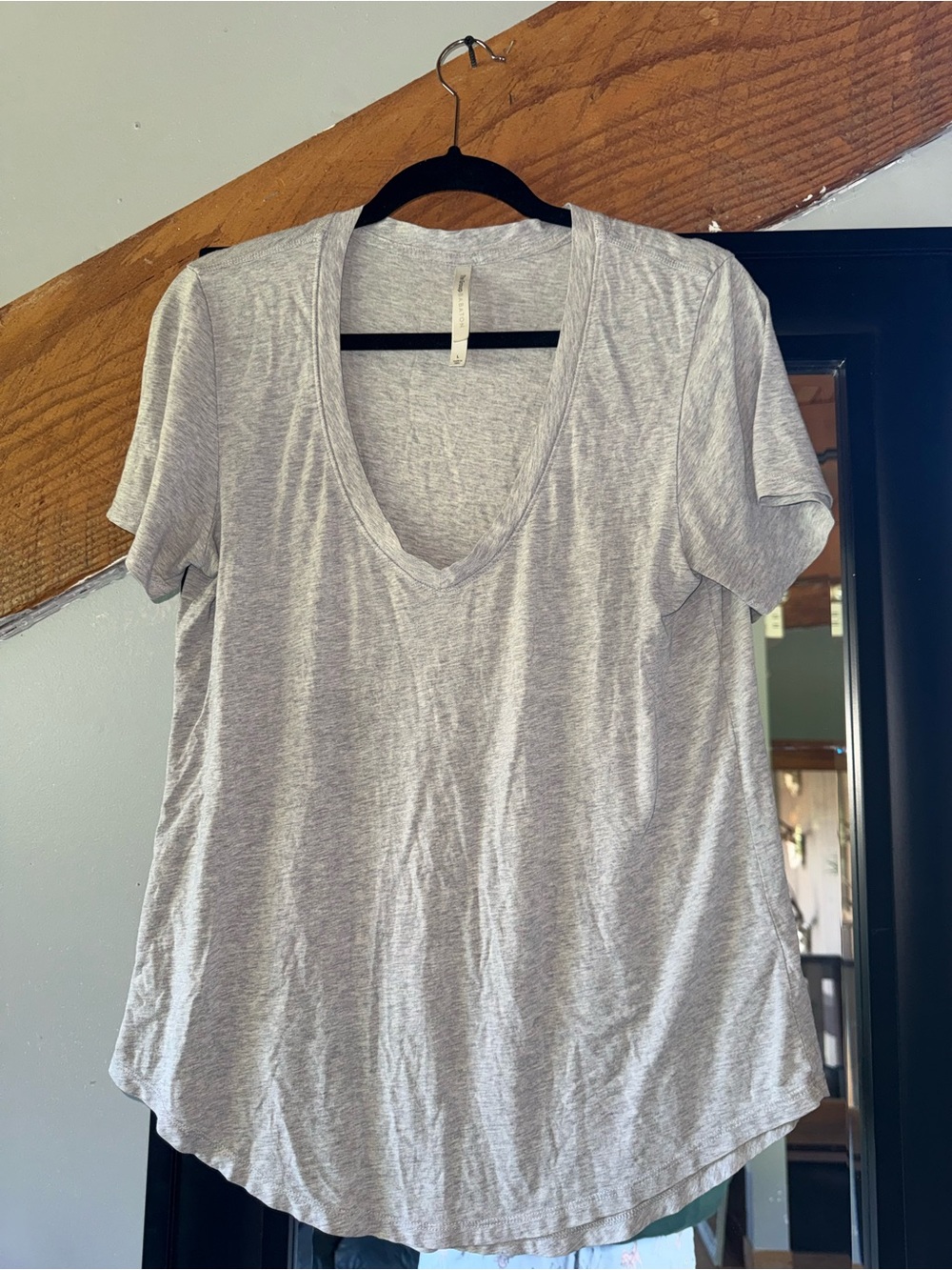 Babaton Light Gray V-Neck Short Sleeve Tee